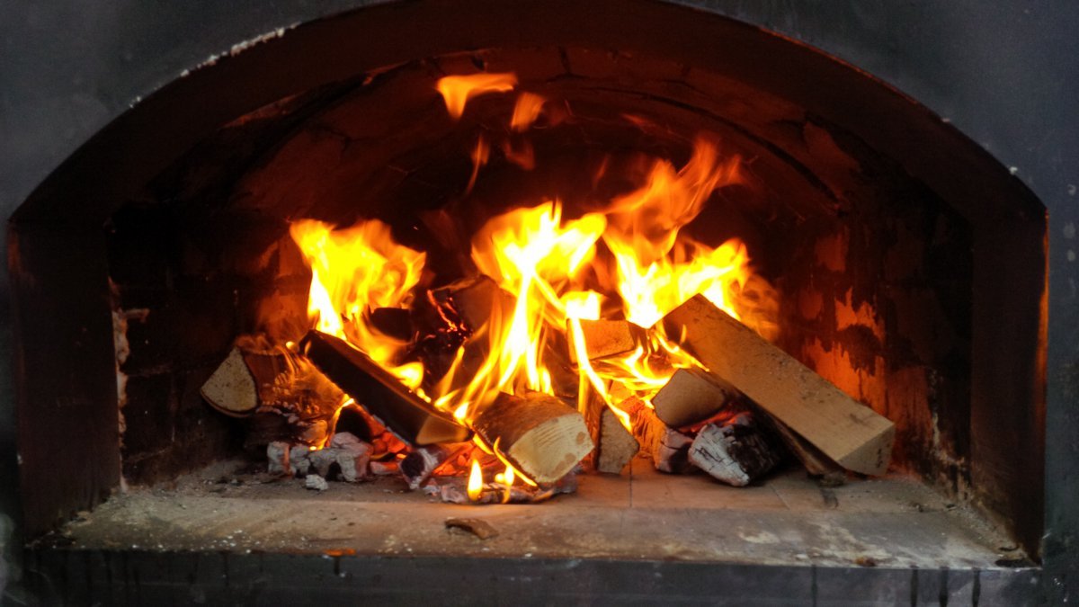 200 grammi nel focolare e il camino torna come nuovo in Italia la fuliggine si stacca da sola senza pulizia e senza specialisti