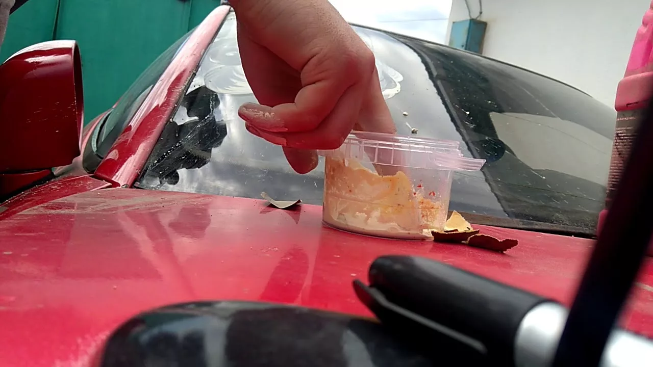 5 gocce in 1 litro d'acqua — e il parabrezza dall'interno è limpido come il cristallo il segreto dei nonni italiani, testato per decenni