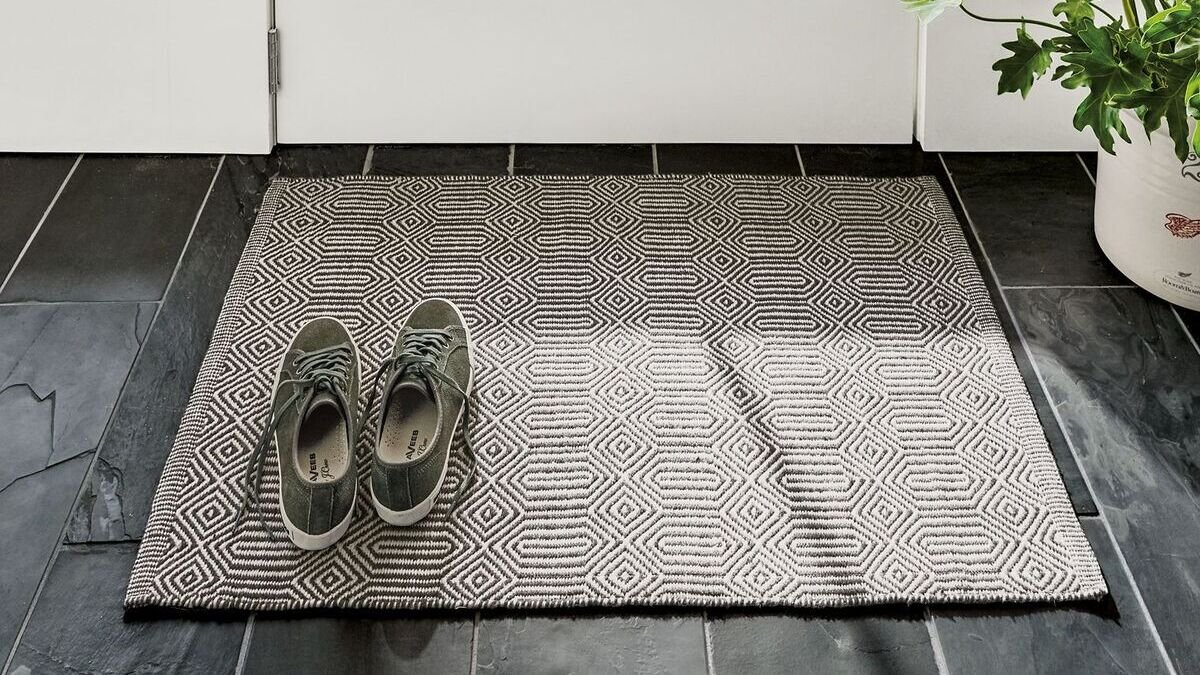 All’ingresso non si mette più lo zerbino ecco cosa lo sostituisce nei moderni interni italiani