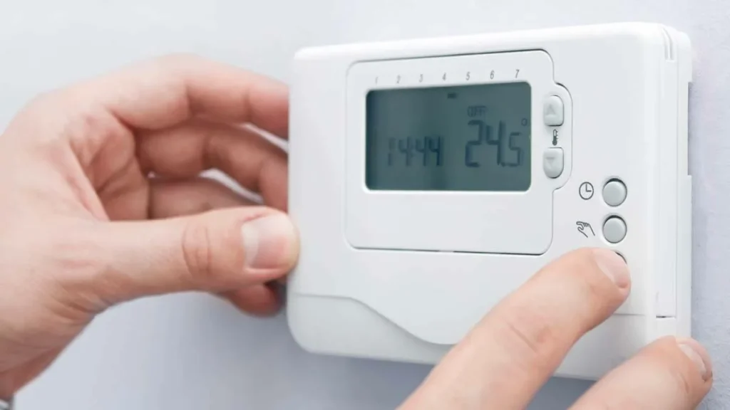 Anche voi fate l’errore dei 22 gradi quale dovrebbe essere la temperatura in casa in inverno secondo le raccomandazioni