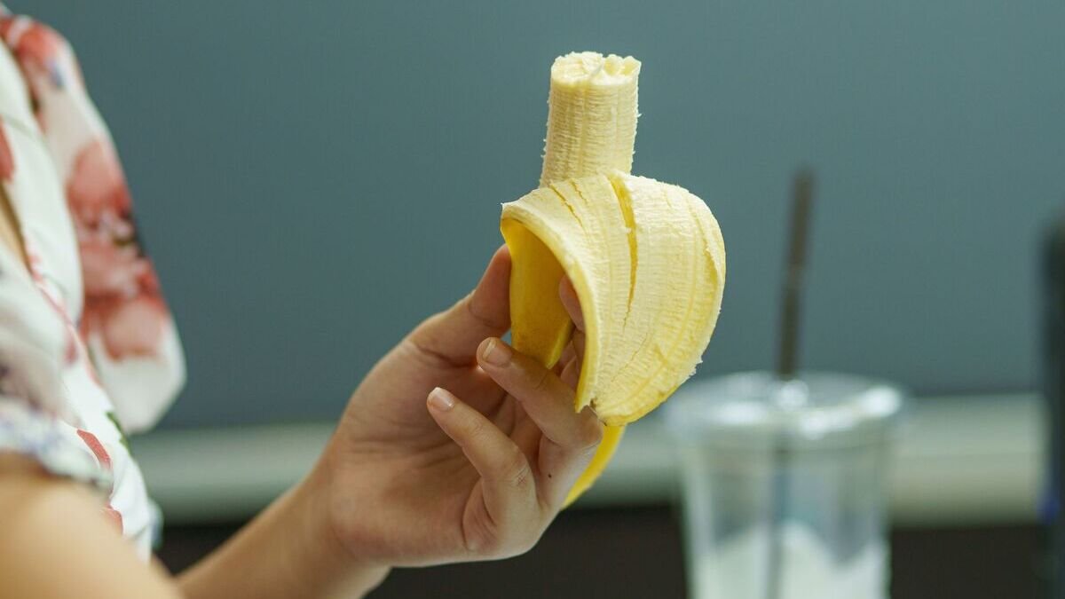 Banana la sera un alimento semplice con un effetto sorprendente sul sonno