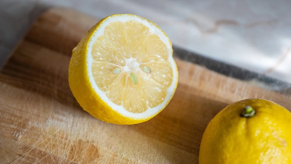 Mettete una fetta di limone nel forno e domani mattina mi ringrazierete
