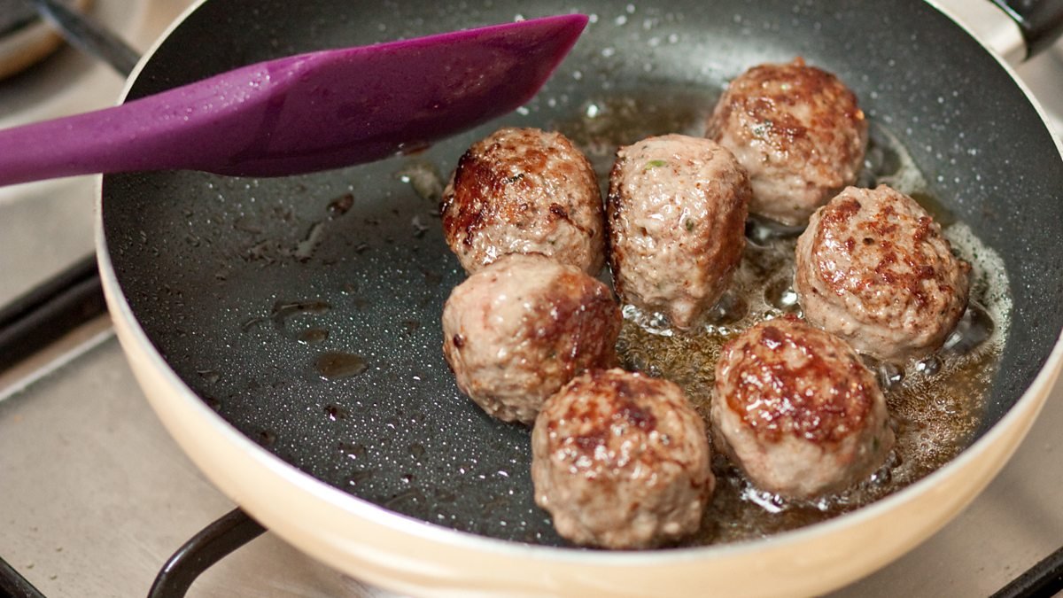 Le polpette non saranno più secche: aggiungi una verdura alla carne macinata e resteranno succose. Funziona con pollo, maiale e manzo 3 Le polpette non saranno più secche: aggiungi una verdura alla carne macinata e resteranno succose. Funziona con pollo, maiale e manzo