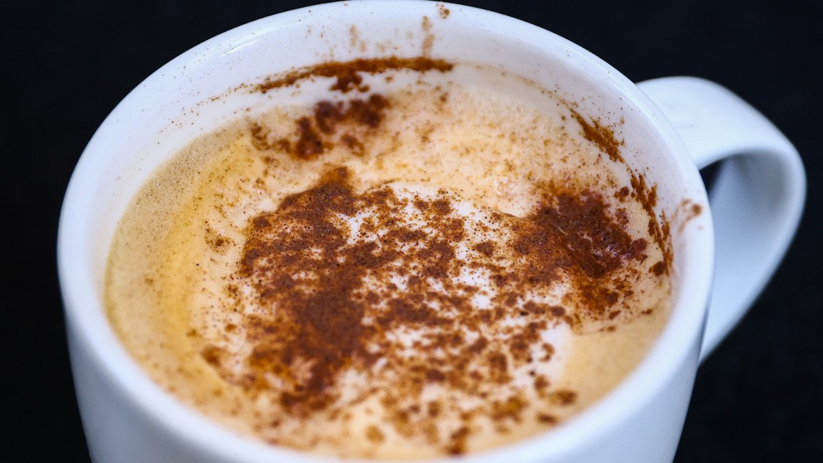 Aggiungi un cucchiaino al caffè del mattino: il cervello funzionerà come un supercomputer