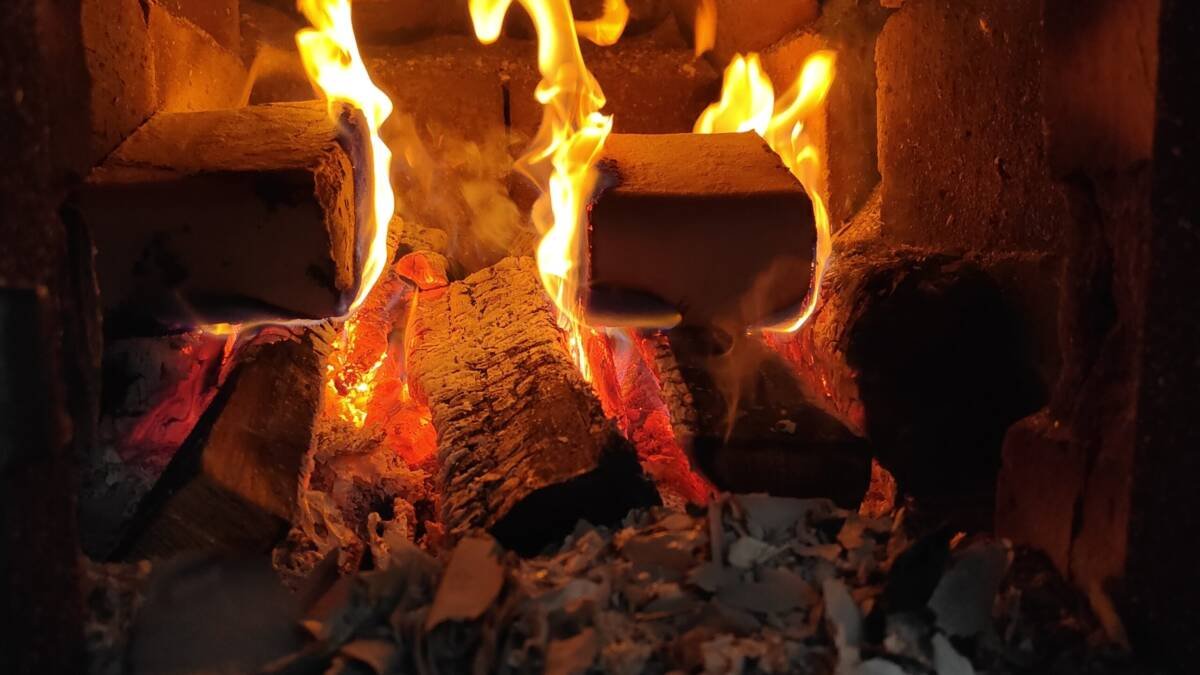 200 grammi nel focolare e il camino torna come nuovo: in Italia la fuliggine si stacca da sola senza pulizia e senza specialisti 2 200 grammi nel focolare e il camino torna come nuovo: in Italia la fuliggine si stacca da sola senza pulizia e senza specialisti