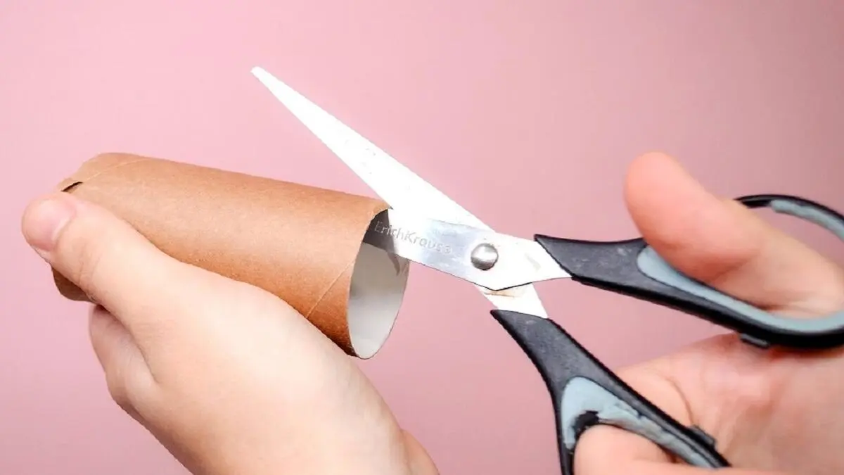 Non butto i rotoli di carta igienica, ma li custodisco come un tesoro: 3 modi per riutilizzarli in casa 2 Non butto i rotoli di carta igienica, ma li custodisco come un tesoro: 3 modi per riutilizzarli in casa