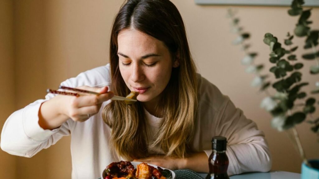 L'alimentazione costante favorisce la perdita di peso rispetto a una dieta varia