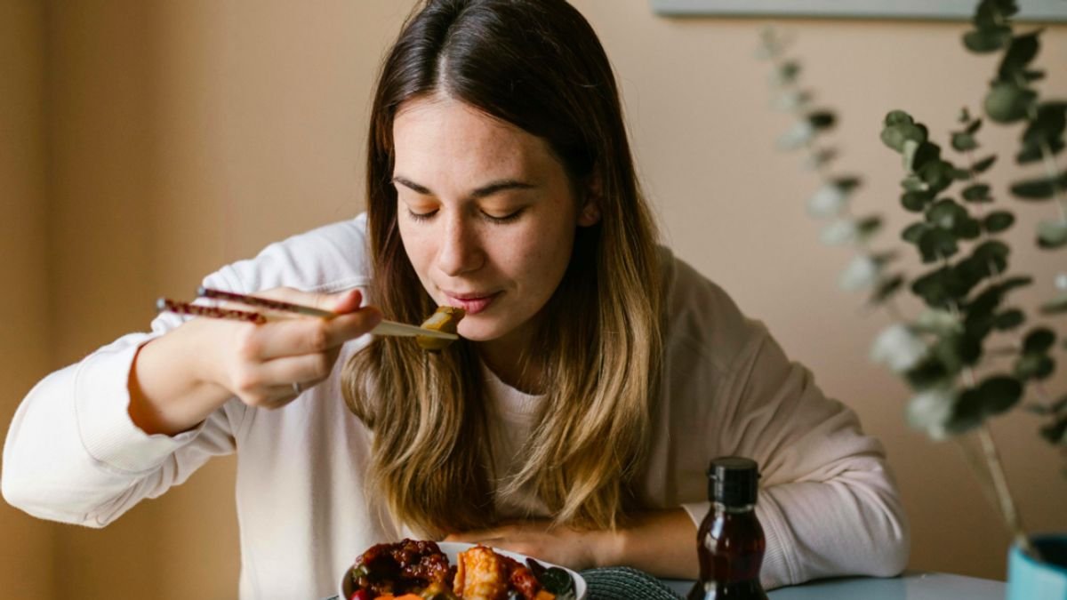 L'alimentazione costante favorisce la perdita di peso rispetto a una dieta varia