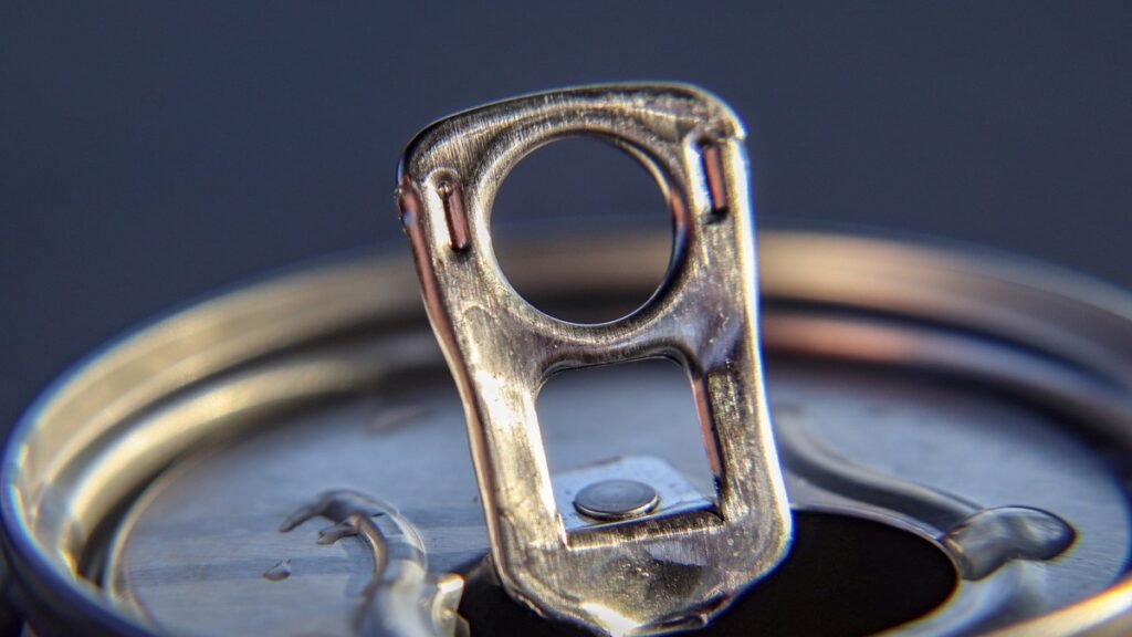 Non buttate via la linguetta della lattina appendetela a una gruccia… Perché non lo sapevo prima