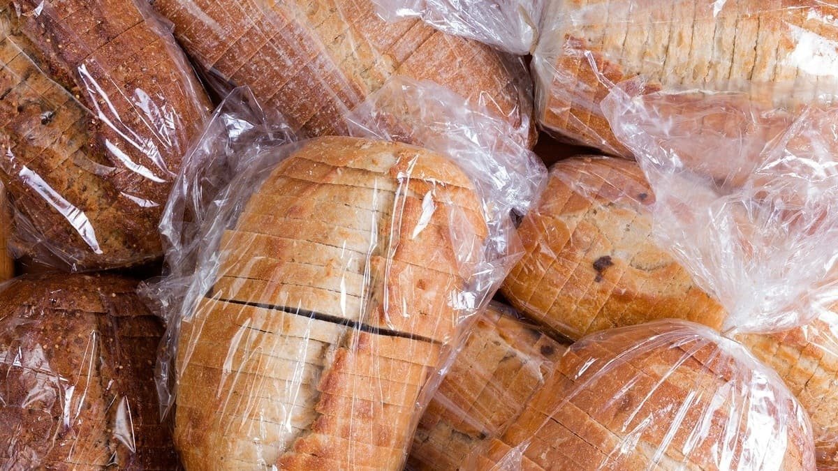 Il mio panettiere mi ha finalmente spiegato perché il pane non va mai conservato in un sacchetto di plastica e dove metterlo invece