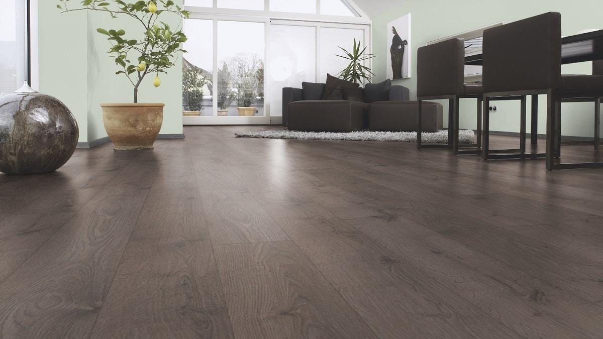 Addio pavimenti in laminato: la tendenza europea che dominerà le case nel 2026 2 Addio pavimenti in laminato: la tendenza europea che dominerà le case nel 2026