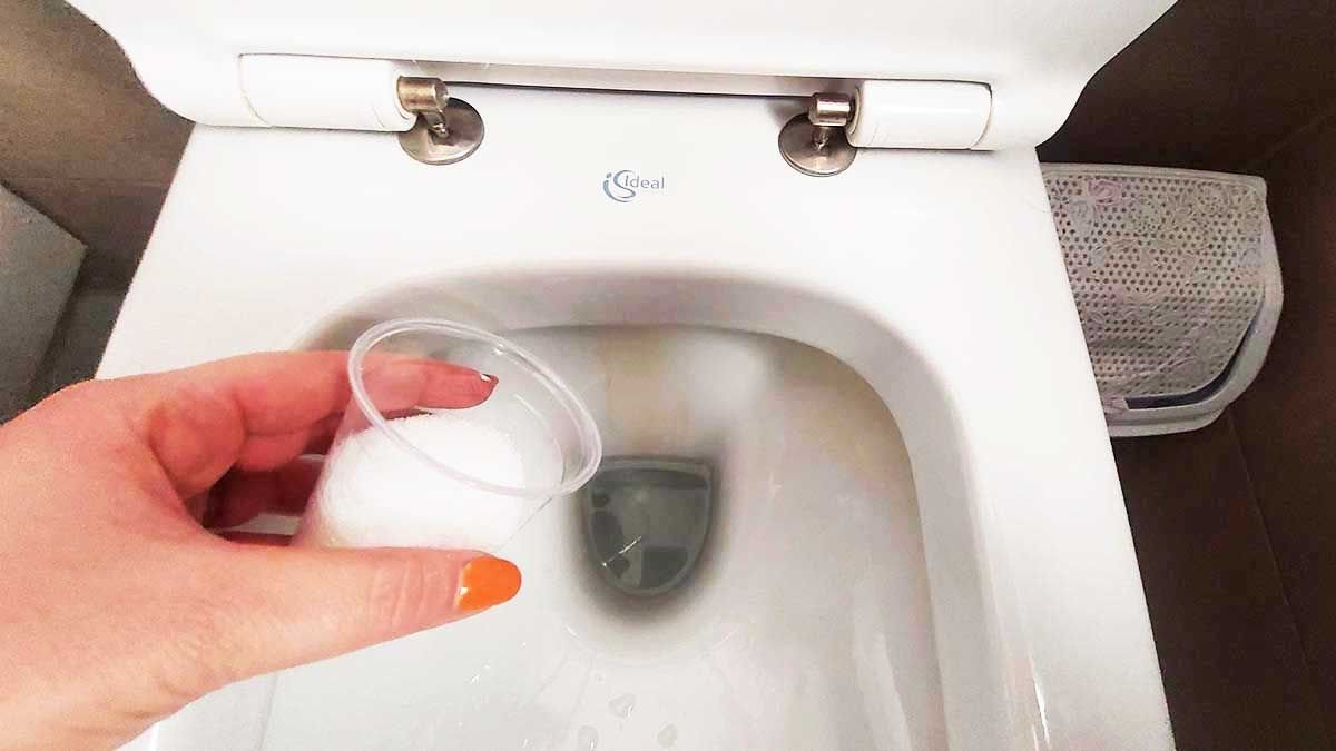 Niente aceto né bicarbonato: il modo migliore per rimuovere il calcare da rubinetti e WC in Italia 2 Niente aceto né bicarbonato: il modo migliore per rimuovere il calcare da rubinetti e WC in Italia