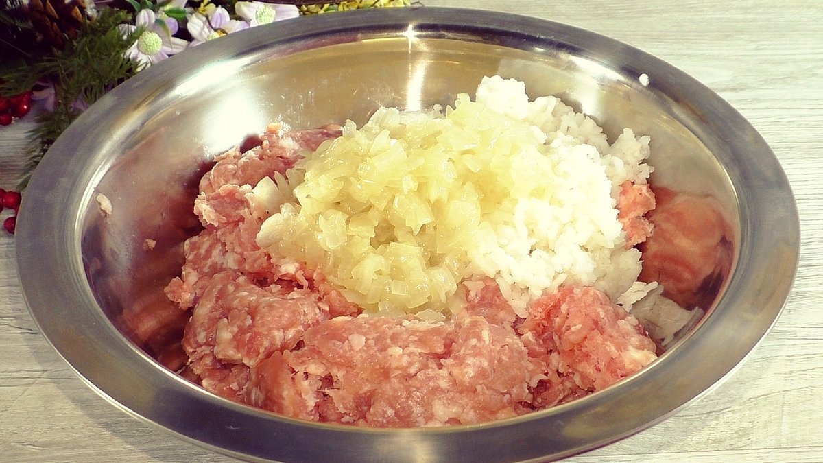 Le polpette non saranno più secche: aggiungi una verdura alla carne macinata e resteranno succose. Funziona con pollo, maiale e manzo 2 Le polpette non saranno più secche: aggiungi una verdura alla carne macinata e resteranno succose. Funziona con pollo, maiale e manzo