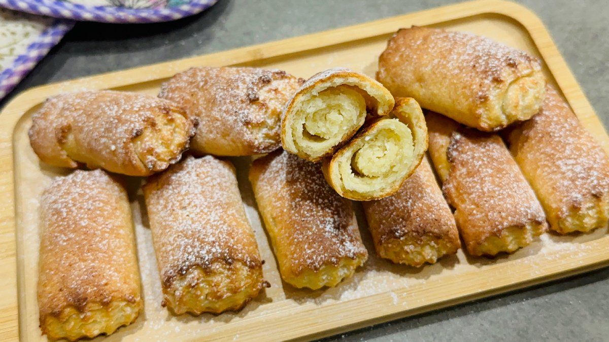 Invece dei soliti biscotti, in Italia si preparano soffici bastoncini di ricotta fritti in soli 10 minuti