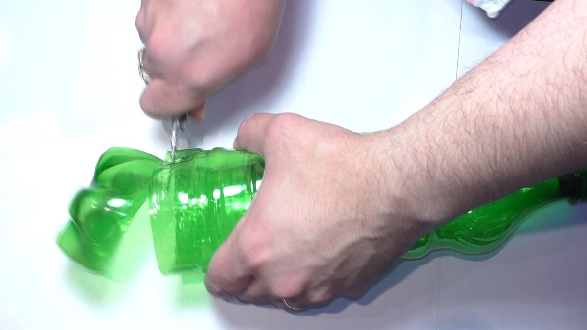 Ho preso 2 bottiglie di plastica e nelle case ceche puliscono così il camino senza sale e amido 2 Ho preso 2 bottiglie di plastica e nelle case ceche puliscono così il camino senza sale e amido