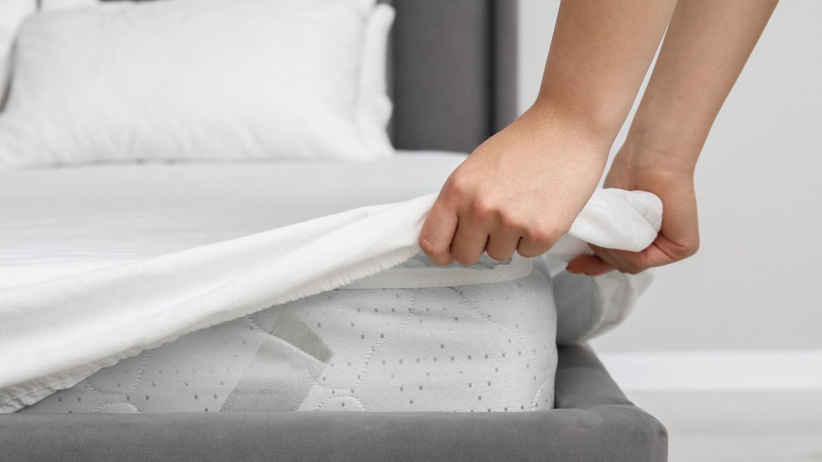 Metti un foglio di alluminio sul materasso e la mattina dopo ti ringrazierai 2 Metti un foglio di alluminio sul materasso e la mattina dopo ti ringrazierai