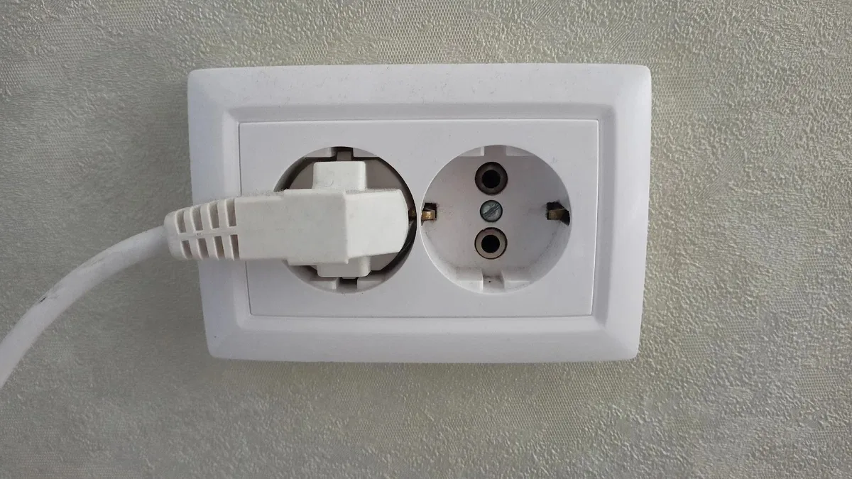 Lasciare la lavatrice collegata alla presa? Gli elettricisti spiegano cosa può succedere 2 Lasciare la lavatrice collegata alla presa? Gli elettricisti spiegano cosa può succedere