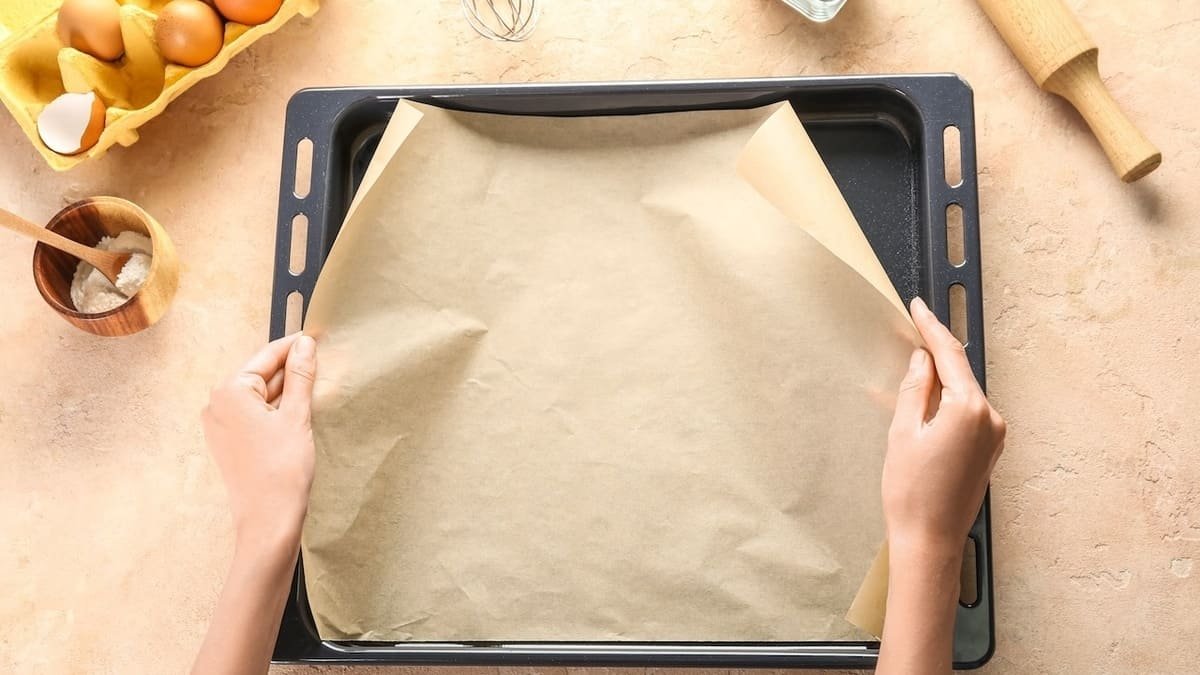 Quasi tutti usano la carta da forno nel modo sbagliato e noi vi mostreremo come farlo correttamente