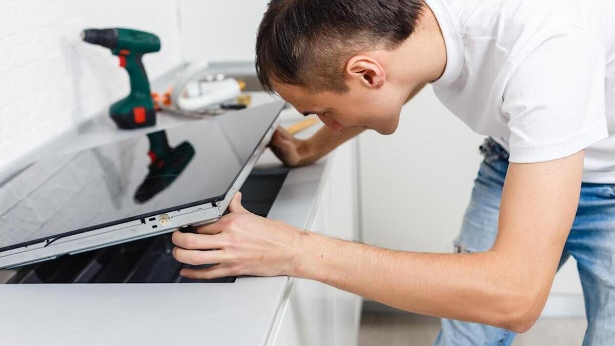 Possiamo dire addio al piano cottura a induzione? Perché sempre più persone gli dicono “no”