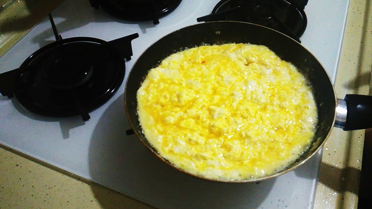 Nelle uova strapazzate non uso mai olio né burro: con un semplice ingrediente sono più buone 2 Nelle uova strapazzate non uso mai olio né burro: con un semplice ingrediente sono più buone