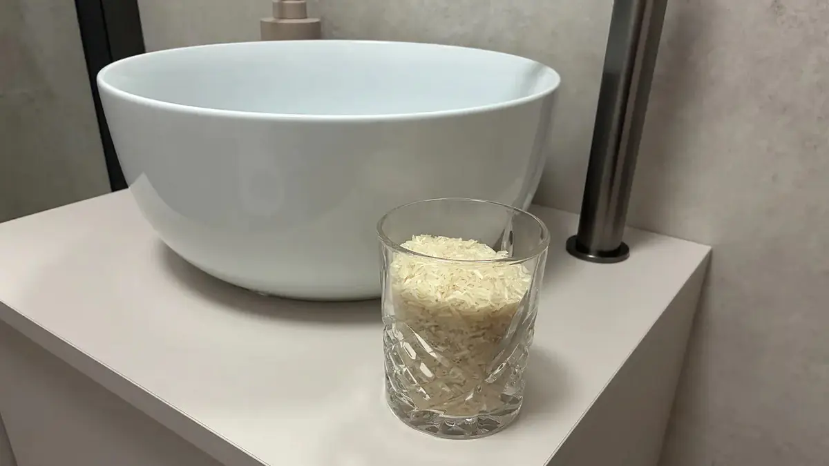 Verso nel barattolo e metto in bagno. Economico e con un profumo come in profumeria