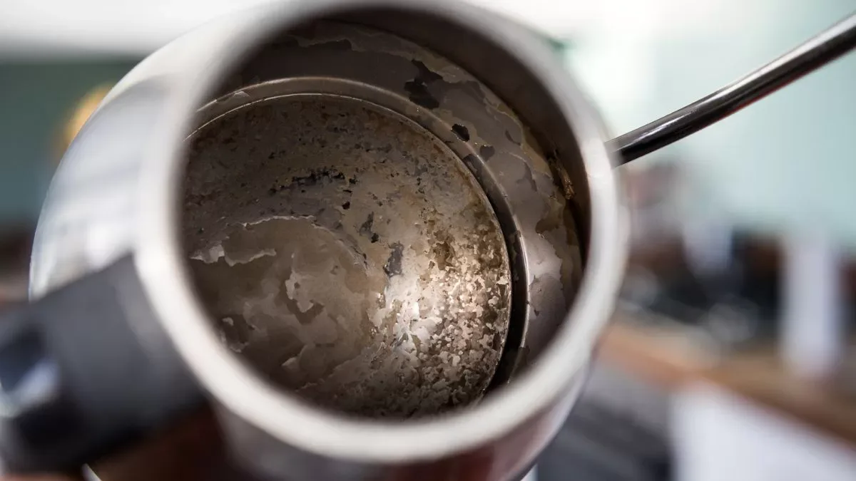 Usa questo al posto dell'aceto: il calcare nel bollitore sparirà rapidamente